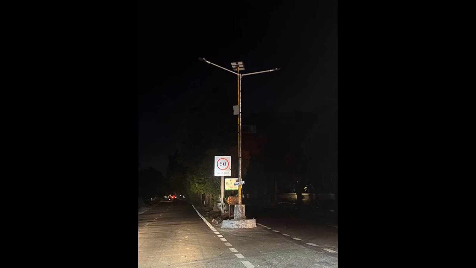 Broken streetlight
